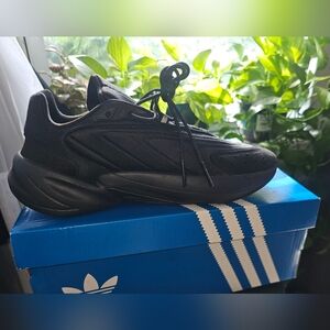 Adidas Ozelia